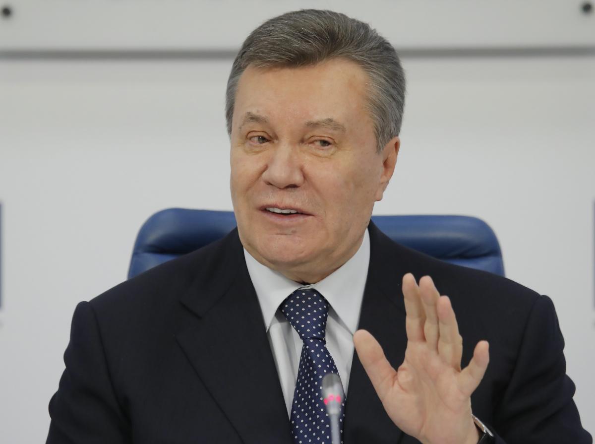 Свидетель защиты противоречит позиции защитников Януковича, утверждая, что Янукович именно бежал из Киева, а не отбыл в рабочую поездку, как на этом в течение всего судебного разбирательства дела о госизмене Януковича, настаивают его адвокаты