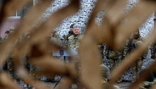 Порошенко на Донбассе встретился с военнослужащими 72 бригады / Фото: https://www