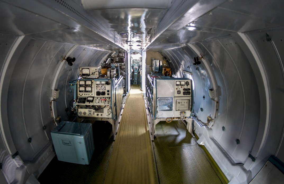 Самолет-лаборатория предназначен для осуществления проверки работы радиолокационного оборудования аэродромов